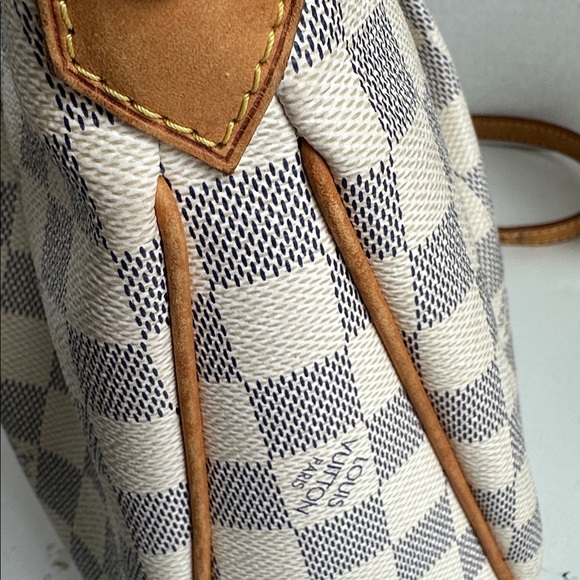 Louis Vuitton Damier Azur Syracuse MM white 
Date codes MI 2171
12” x 9” x 4” - Picture 7 of 16